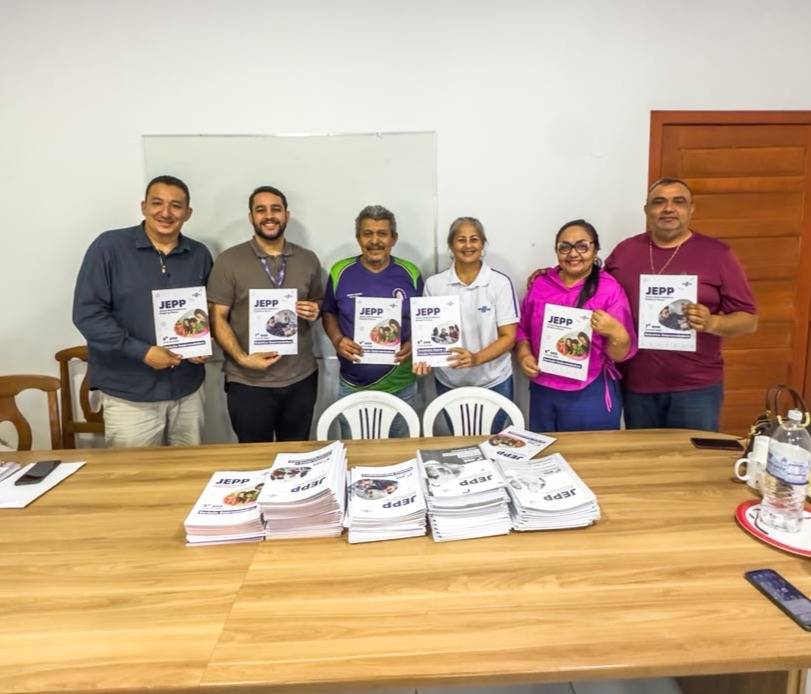 Prefeitura de Normandia recebe livros do programa JEPP em parceria com o Sebrae